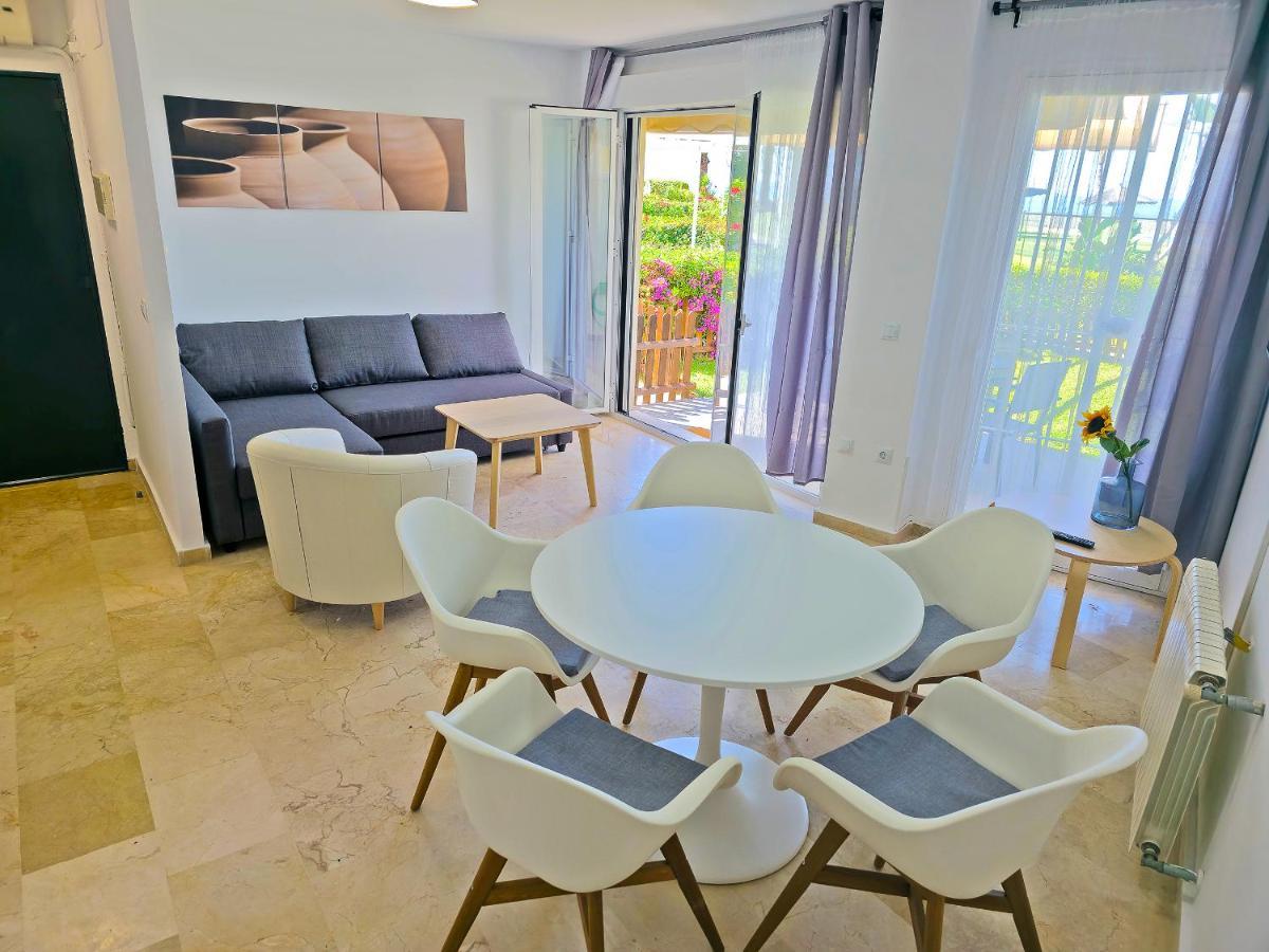On Beach Deluxe Apartment With Pools And Own Garden El Puerto de Santa Maria Ngoại thất bức ảnh